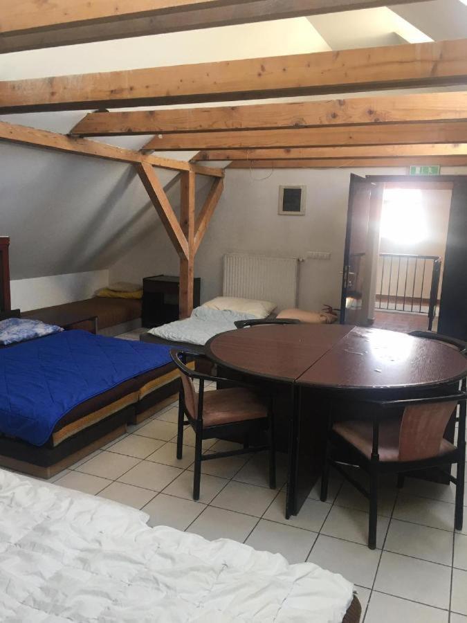 Хостел Goencoelhaz Вац Экстерьер фото